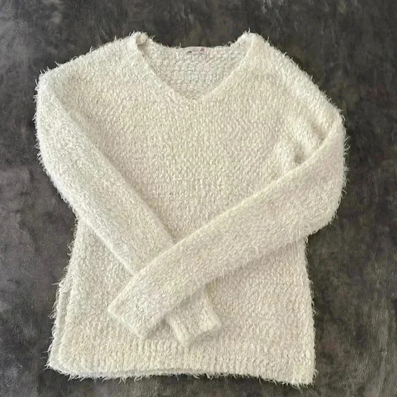 🤍 SO Fuzzy Textured Cream Sweater - Picture 1 of 6